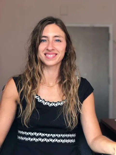 Dr.Nicole Lippman-Barile smiling at the camera.