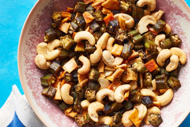 Plant-Based Whole30 Cashew Mango Snack Mix Blog Image