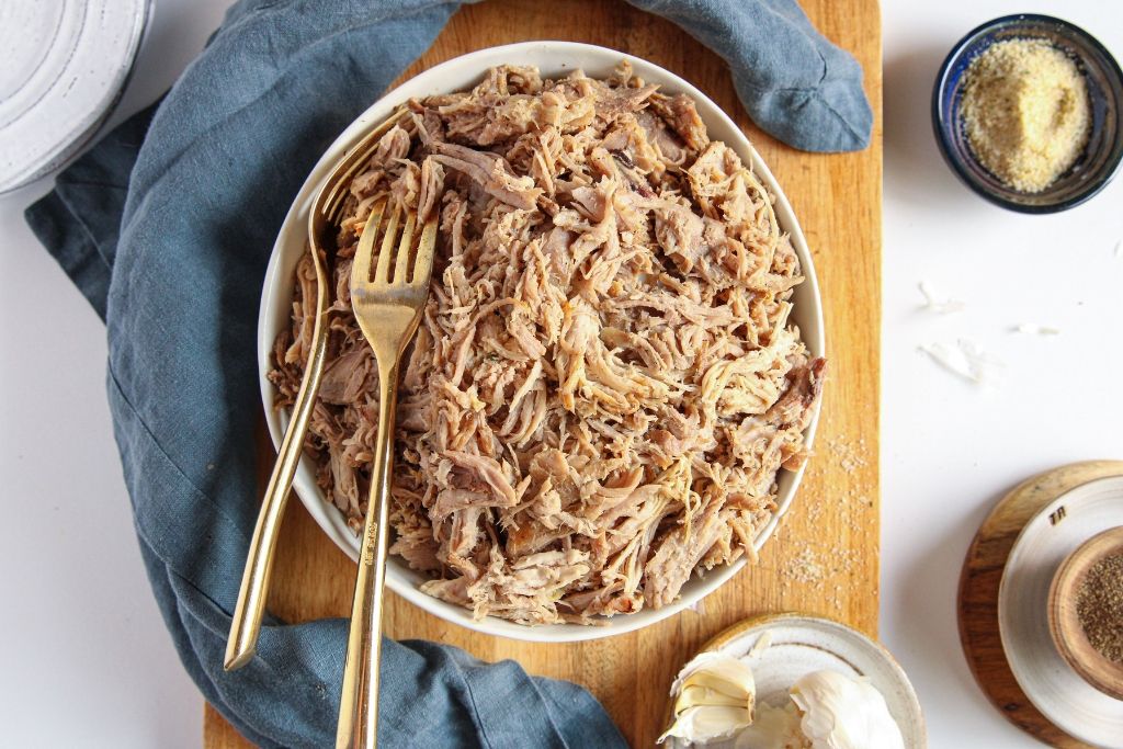 Whole30 Garlic Pulled Pork 